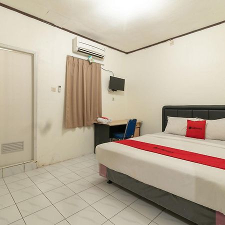 Reddoorz Near Pondok Indah Water Park Jacarta Exterior foto