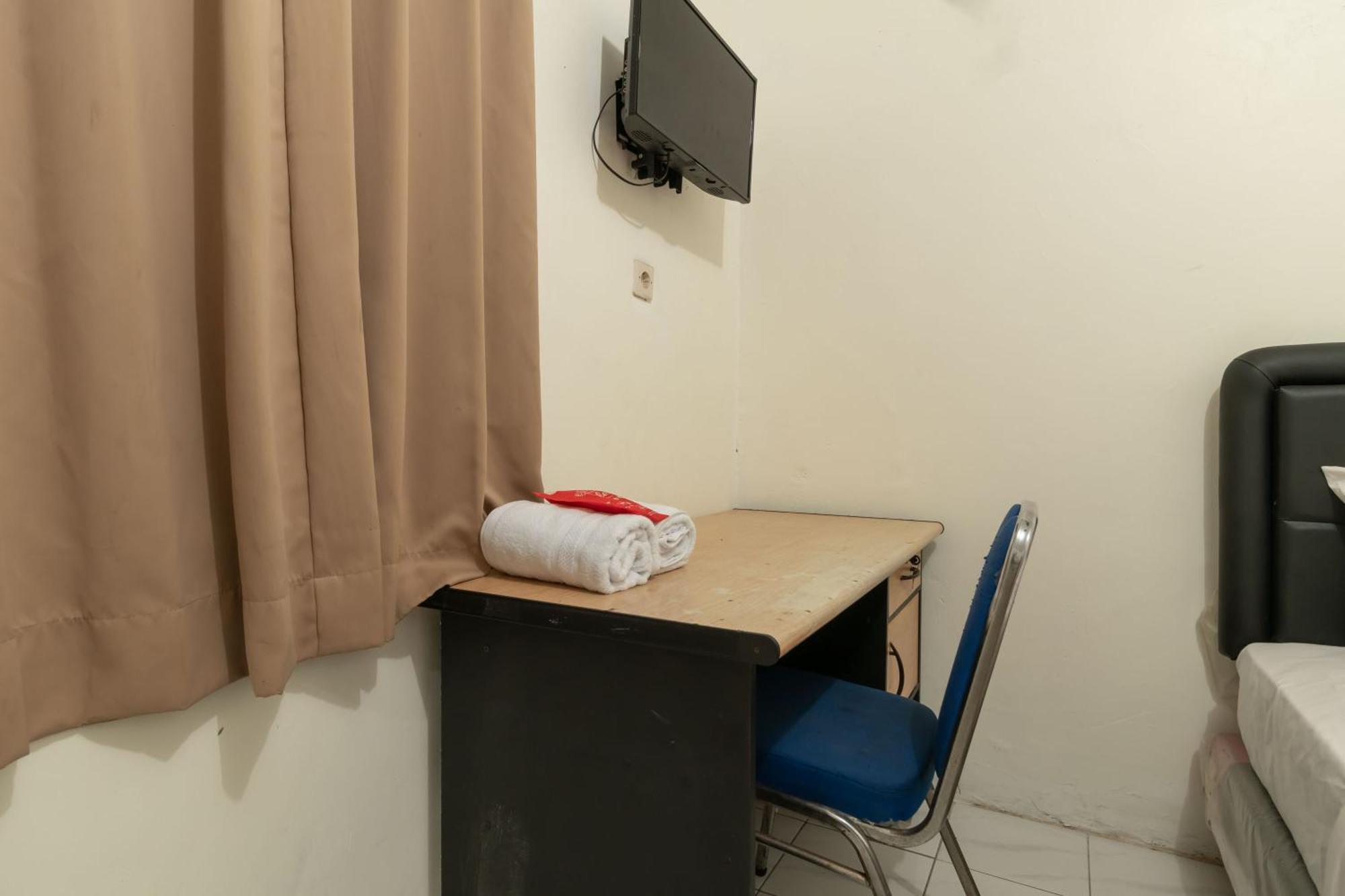 Reddoorz Near Pondok Indah Water Park Jacarta Exterior foto