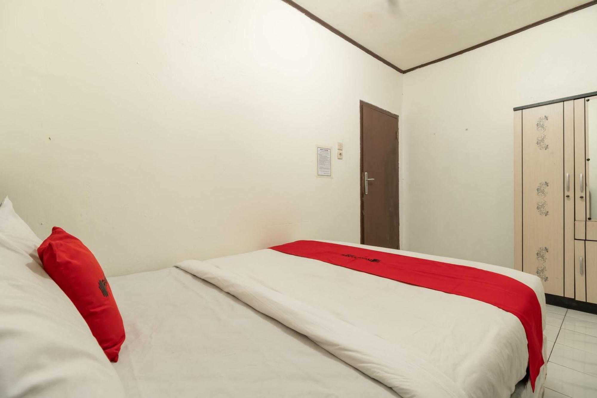 Reddoorz Near Pondok Indah Water Park Jacarta Exterior foto