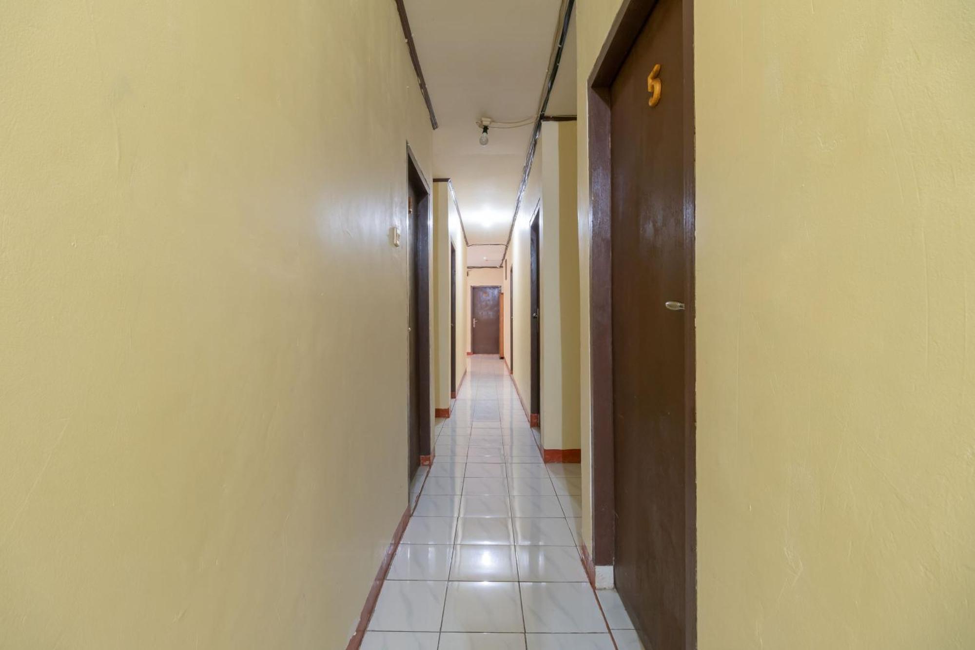 Reddoorz Near Pondok Indah Water Park Jacarta Exterior foto