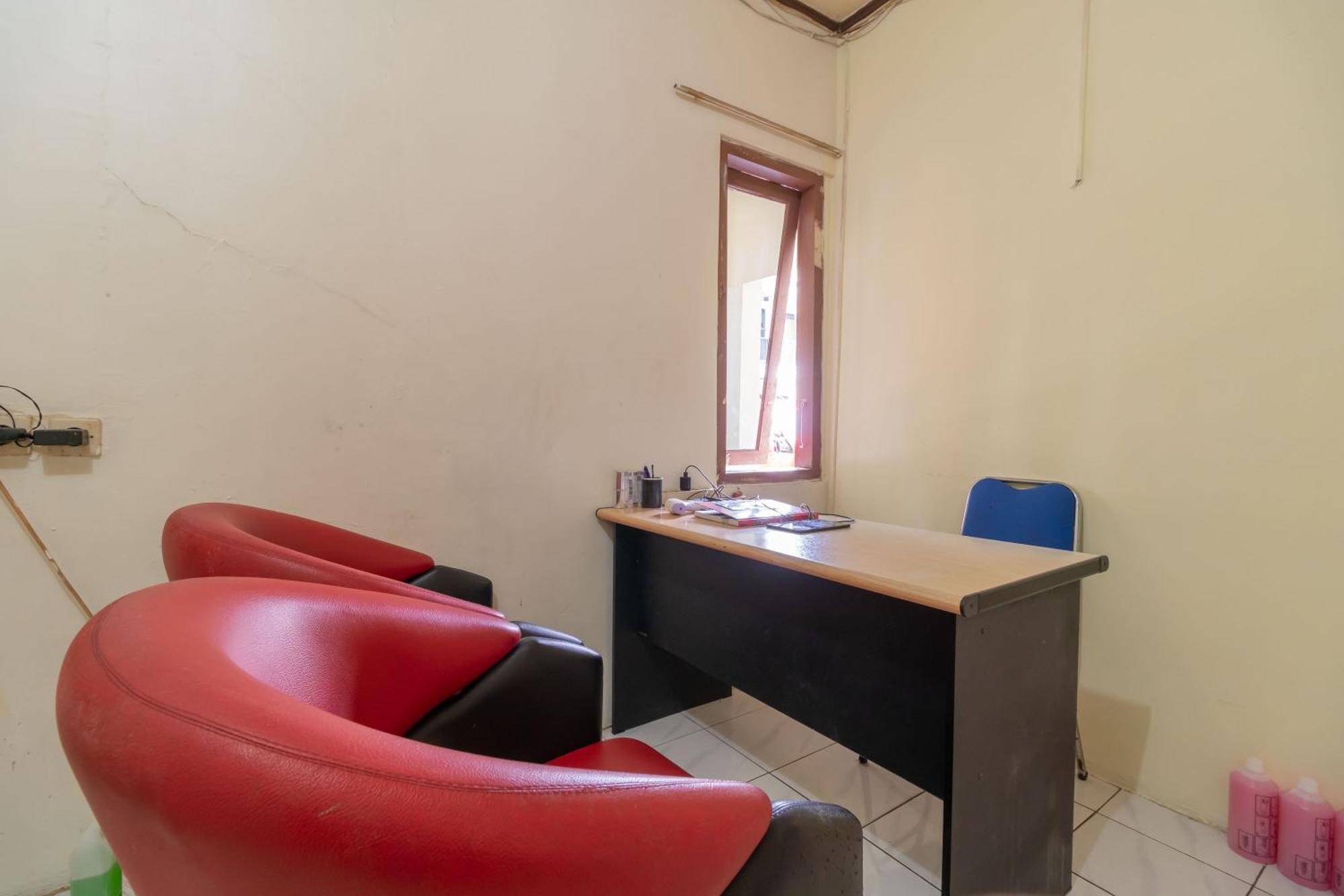 Reddoorz Near Pondok Indah Water Park Jacarta Exterior foto