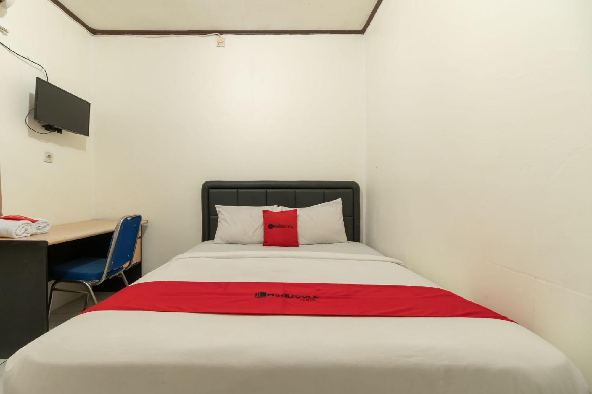 Reddoorz Near Pondok Indah Water Park Jacarta Exterior foto