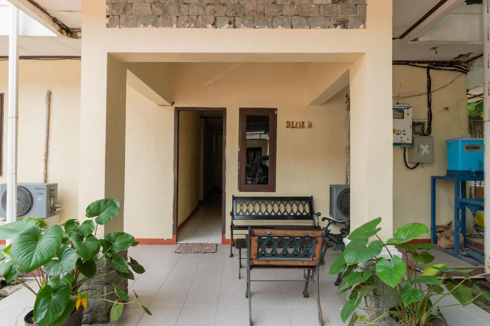 Reddoorz Near Pondok Indah Water Park Jacarta Exterior foto