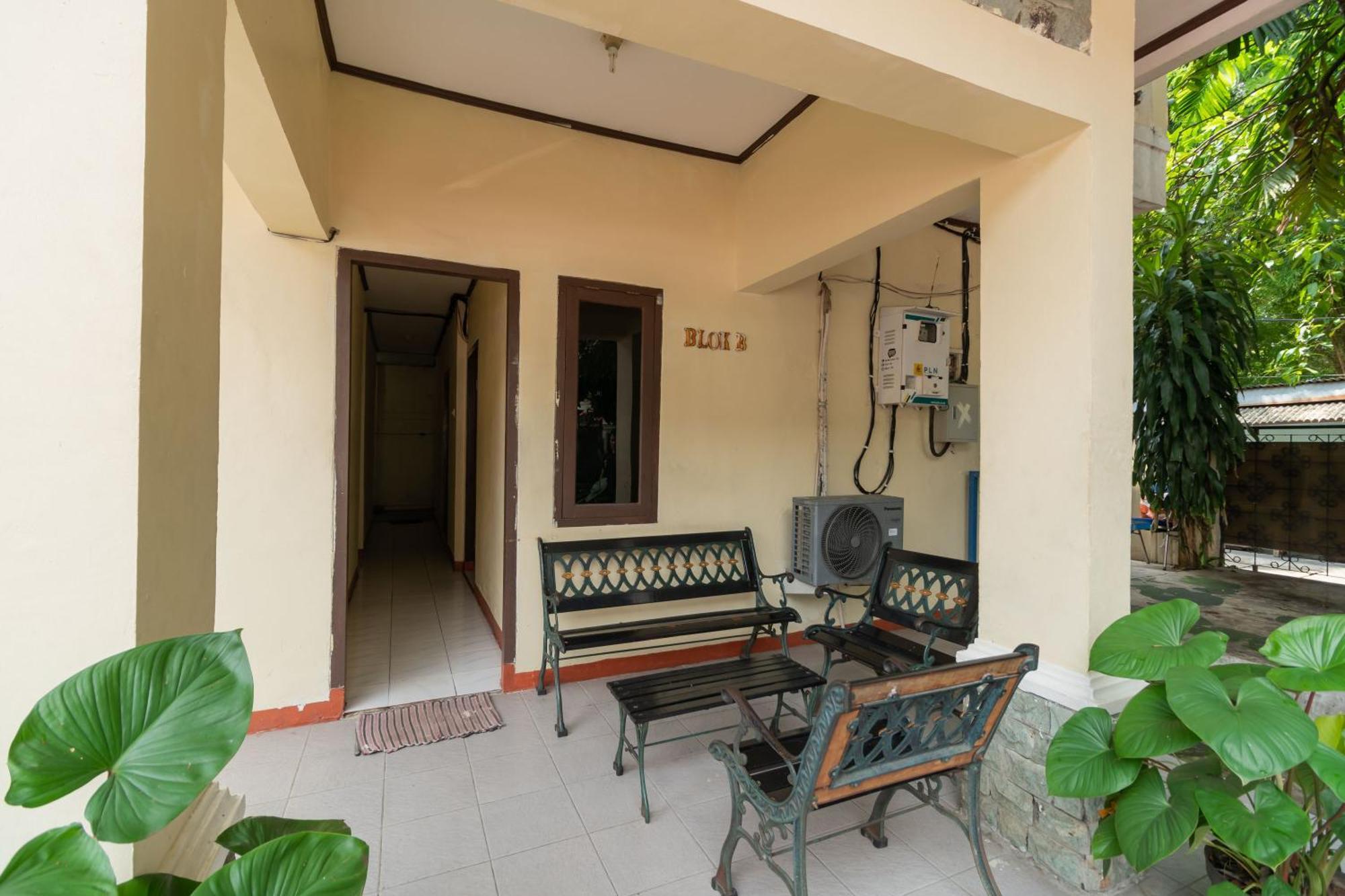 Reddoorz Near Pondok Indah Water Park Jacarta Exterior foto
