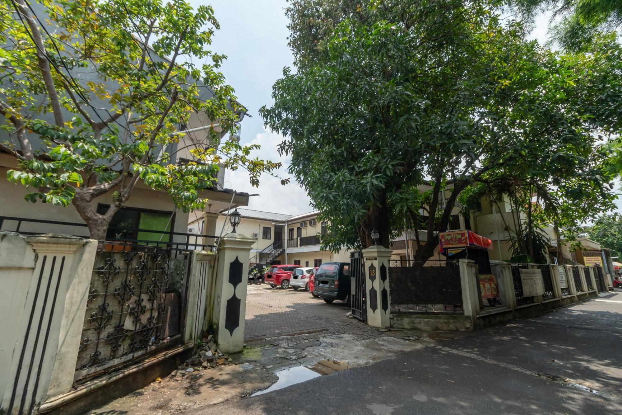 Reddoorz Near Pondok Indah Water Park Jacarta Exterior foto