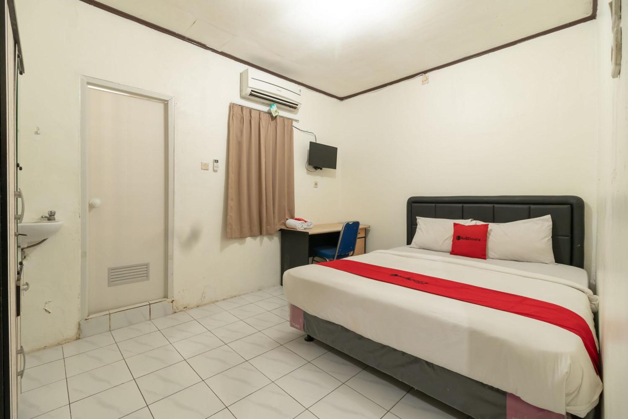 Reddoorz Near Pondok Indah Water Park Jacarta Exterior foto