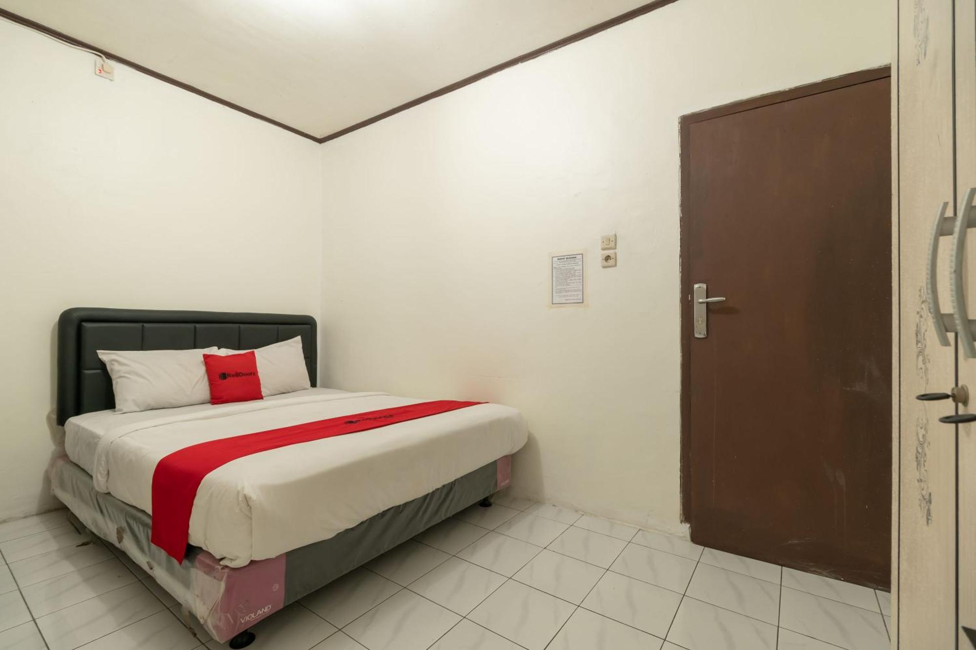 Reddoorz Near Pondok Indah Water Park Jacarta Exterior foto
